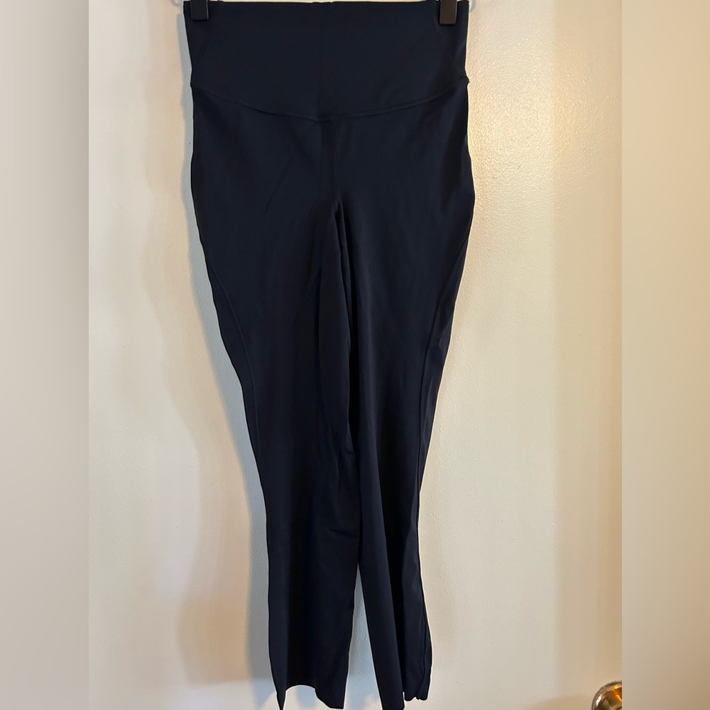 Lululemon Black Cropped Leggings 
Size 4 - 23 inch
